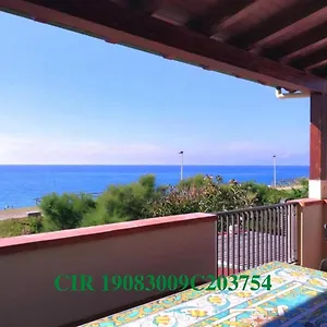 - Sabbia , Capo dʼOrlando Italia