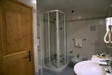 Hotel Piccolo Tibet Livigno 3*,  Italy
